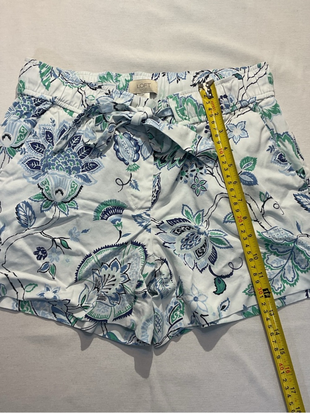 LOFT Outlet Tropical Tie Front Shorts Blue/Gree Floral Print Size 4 Pockets - Picture 3 of 7